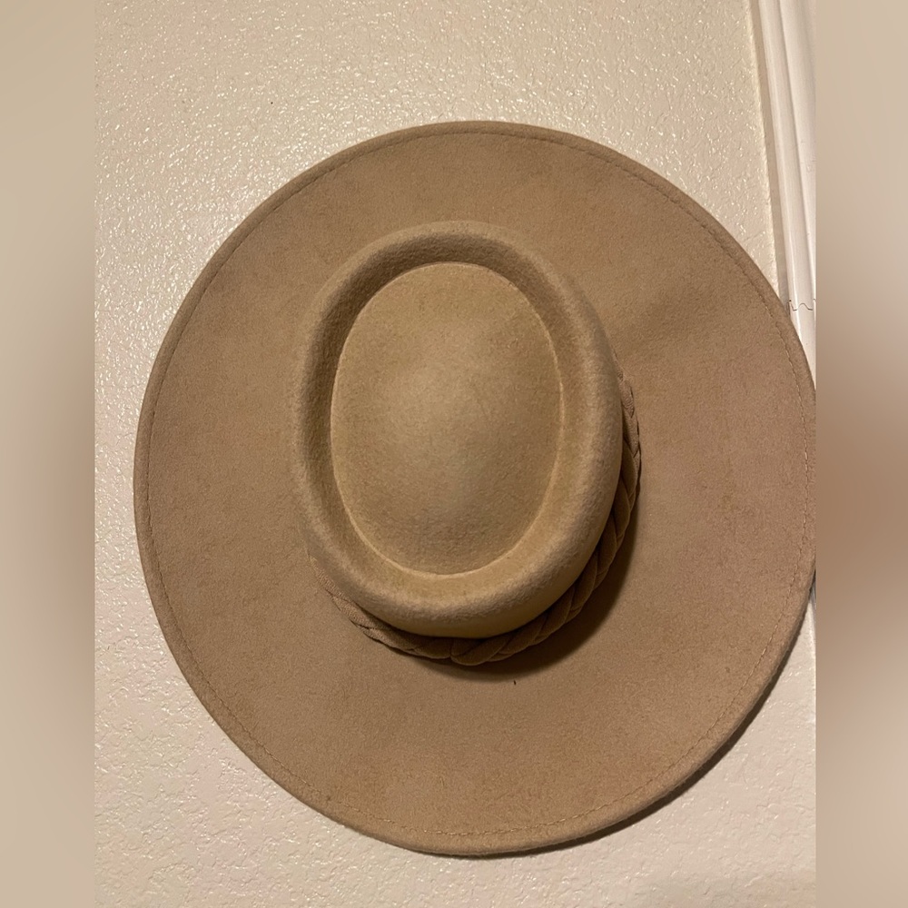 New with tags hat